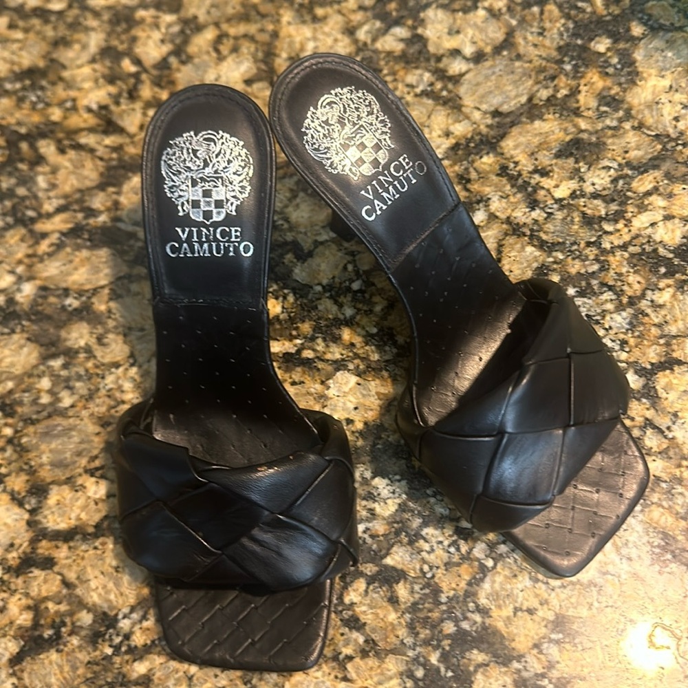 Like New Vince Camuto 6.5 Leather Heels